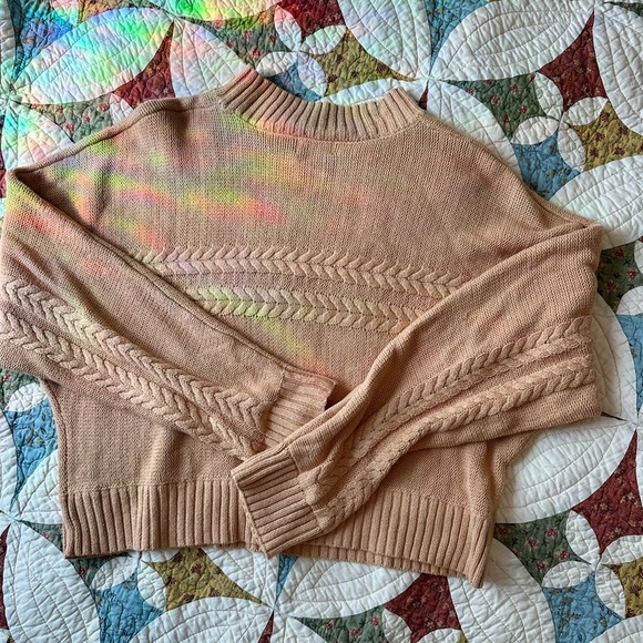 Cozy tan cable knit cropped sweater with a vintage vibe. Brand Pink Lily. Size L - Picture 3 of 5